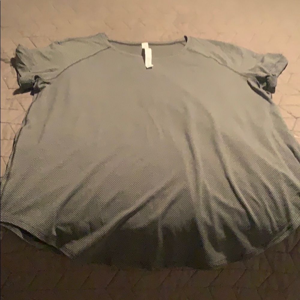 Lululemon tee